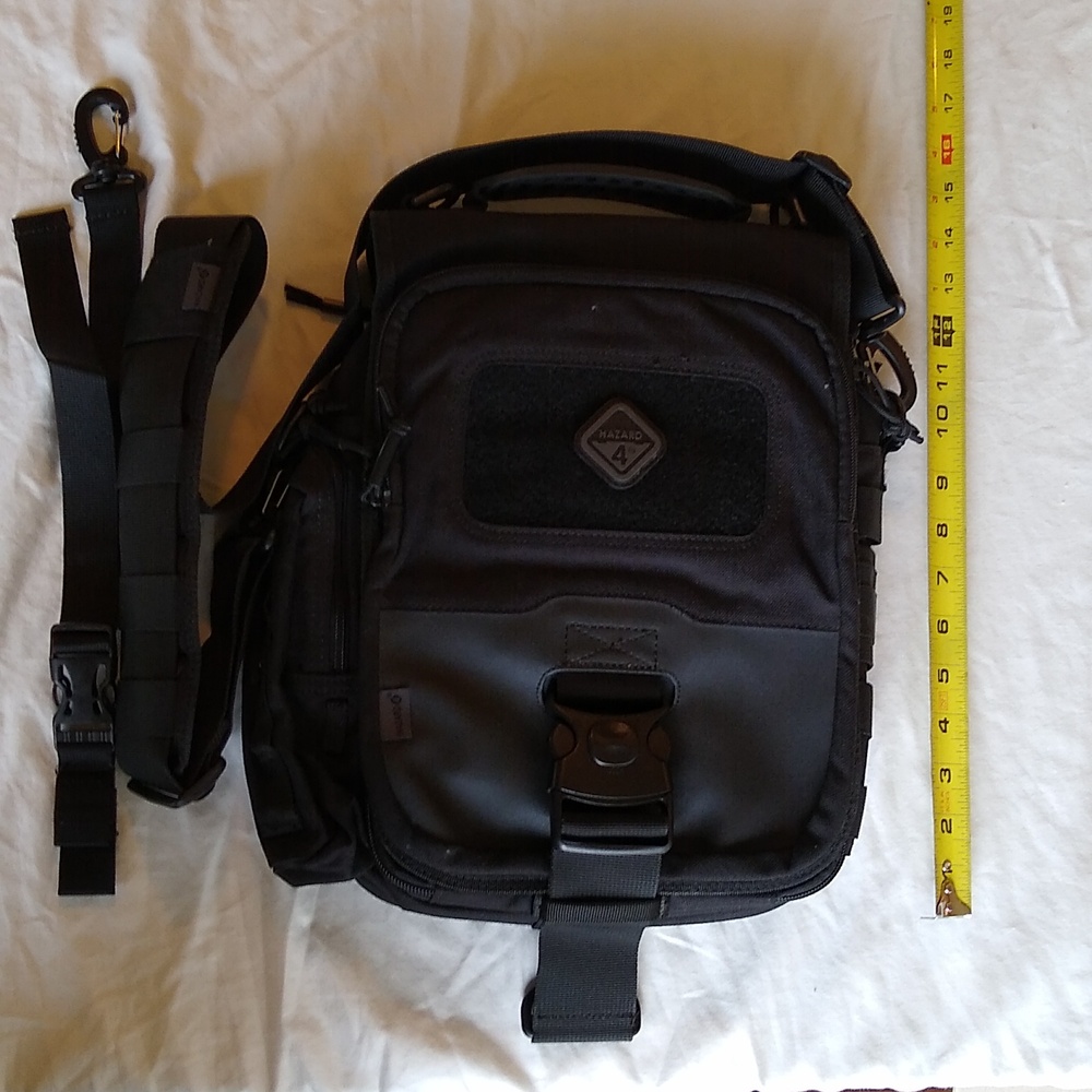 Hazard4 Kato Tablet/Netbook Mini-Messenger Bag, Black - Picture 9 of 14